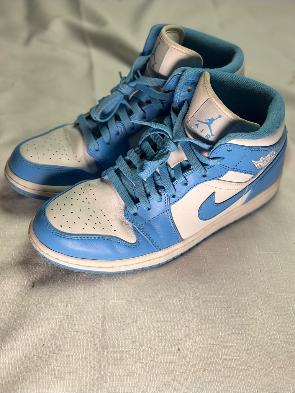 Air Jordan 1 Mid UNC White University Blue Men’s 8.5 - Picture 7 of 9